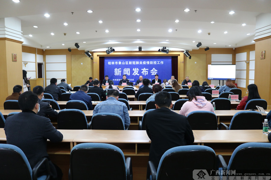 深夜食堂里的“新闻麻辣烫”：一碗烫嘴的城市图鉴